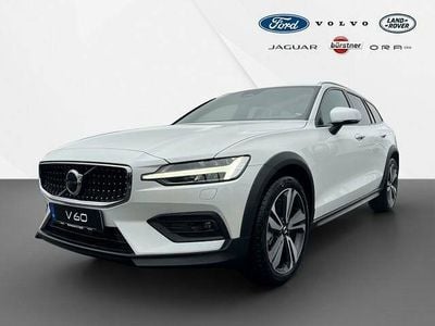 Gebraucht Volvo V60 CC Plus 250 PS (183 kW) 2022 Crystalwhite pearl Kombi