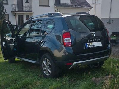 Gebraucht Dacia Duster Celebration 109 PS (80 kW) 2015 Grau SUV