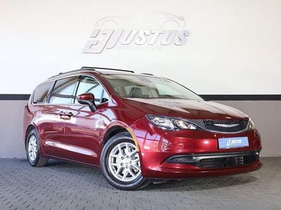Usata Chrysler Voyager 287 CV (211 kW) 2023 Rosso Monovolume