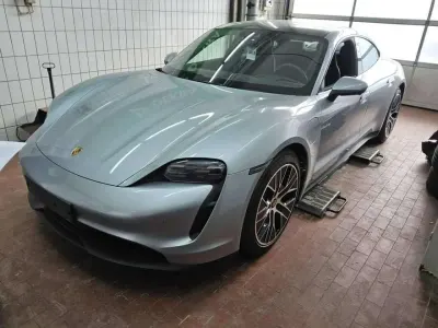 Usata Porsche Taycan 350 kW (476 CV) 2023 Argento Berlina