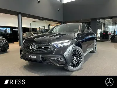 Gebraucht Mercedes GLC300 AMG 258 PS (189 kW) 2026 Metalliclack obsidianschwarz SUV