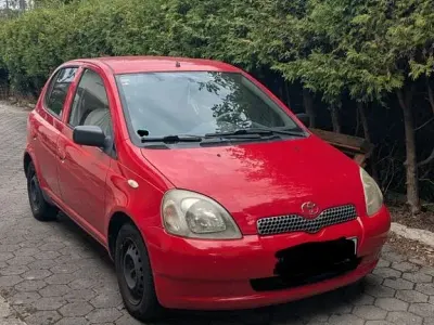 Gebraucht Toyota Yaris Luna 68 PS (50 kW) 2000 Rot Limousine