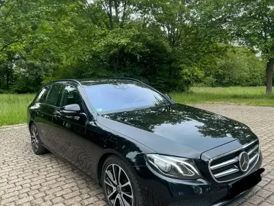 Gebraucht Mercedes E220 Night 194 PS (142 kW) 2019 Schwarz Limousine