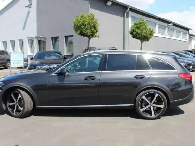Gebraucht Mercedes C220 197 PS (144 kW) 2023 Grafitgrau  metalliclack Kombi