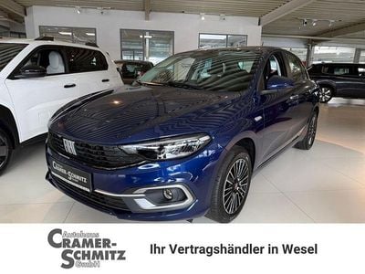 Neu Fiat Tipo Urban 131 PS (96 kW) 2026 Blau Limousine