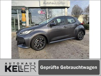 Grau Gebraucht 2023 Toyota Yaris Hybrid Team Limousine | 20.960 € (Fairer Preis)