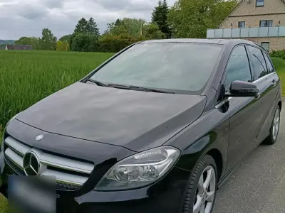 Gebraucht Mercedes B180 122 PS (89 kW) 2013 Schwarz Van / Kleinbus
