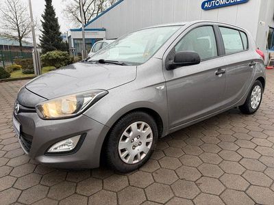 Gebraucht Hyundai i20 Trend 101 PS (74 kW) 2013 Grau Limousine