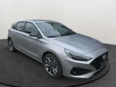 Neu Hyundai i30 Advantage 101 PS (74 kW) 2025 Silber Limousine