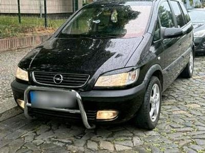 Schwarz Gebraucht 2002 Opel Zafira Van / Kleinbus | 1.450 € (Fairer Preis)