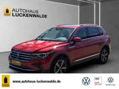 Gebraucht VW Tiguan Elegance 150 PS (110 kW) 2023 Rot SUV