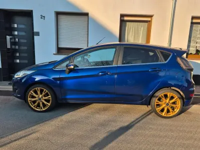 Gebraucht Ford Fiesta 101 PS (74 kW) 2015 Blau Kleinwagen