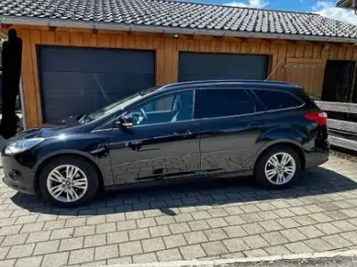 Gebraucht Ford Focus Trend 125 PS (91 kW) 2013 Schwarz Limousine