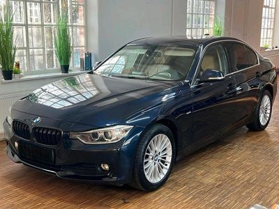 Gebraucht BMW 320 Luxury Line 163 PS (119 kW) 2012 Blau Limousine