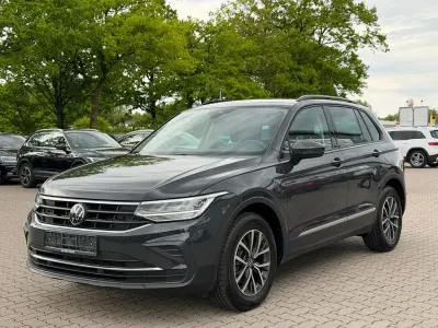 Gebraucht VW Tiguan Life 150 PS (110 kW) 2023 Grau SUV