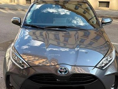 Gebraucht Toyota Yaris 94 PS (69 kW) 2021 Grau Kleinwagen
