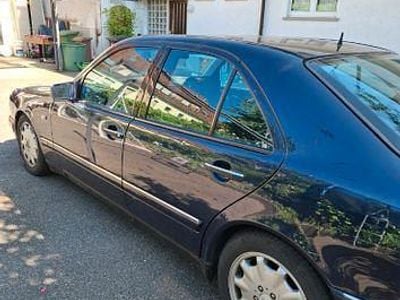 Blau Gebraucht 1999 Mercedes E320 Avantgarde Limousine | 3.499 € (Superpreis)