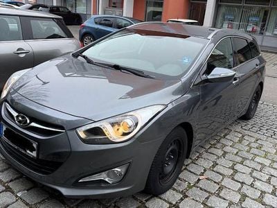 Gebraucht Hyundai i40 Premium 136 PS (100 kW) 2011 Grau Kombi