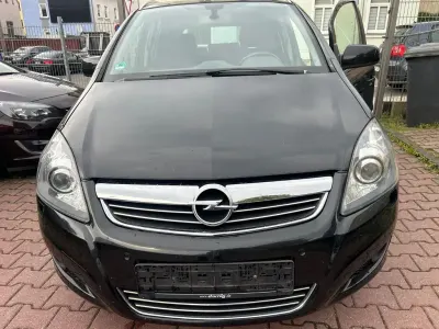 Usata Opel Zafira Family 110 CV (80 kW) 2012 Nero Monovolume