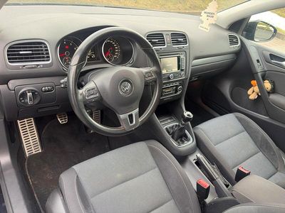 Gebraucht VW Golf VI 105 PS (77 kW) 2011 Schwarz Kleinwagen