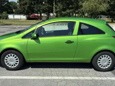 Gebraucht Opel Corsa Selection 69 PS (50 kW) 2012 Grün Kleinwagen