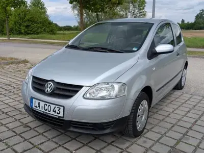 Usado VW Fox 54 CV (39 kW) 2006 Plateado Utilitario