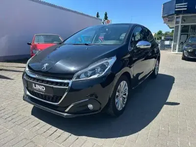 Gebraucht Peugeot 208 Allure 110 PS (80 kW) 2018 Schwarz Kleinwagen