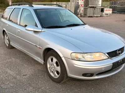 Usata Opel Vectra 125 CV (91 kW) 2001 Argento Station wagon
