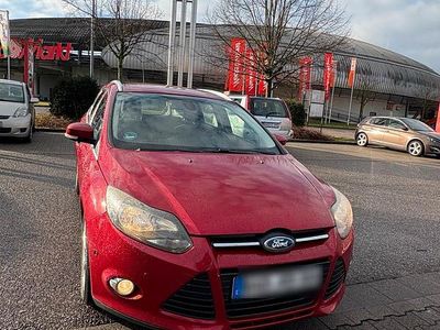 Gebraucht Ford Focus 140 PS (102 kW) 2012 Rot Kombi