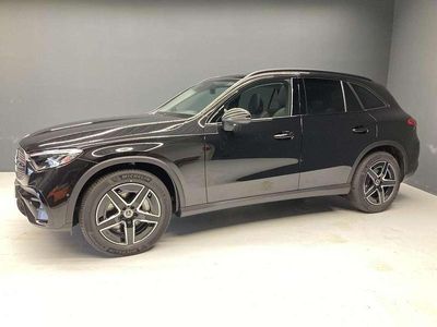 Gebraucht Mercedes GLC220 Night 197 PS (144 kW) 2024 Metalliclack obsidianschwarz SUV