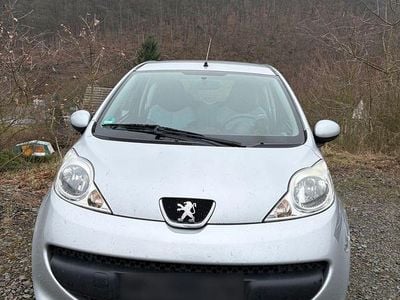 Gebraucht Peugeot 107 Urban Move 68 PS (50 kW) 2008 Silber Kleinwagen