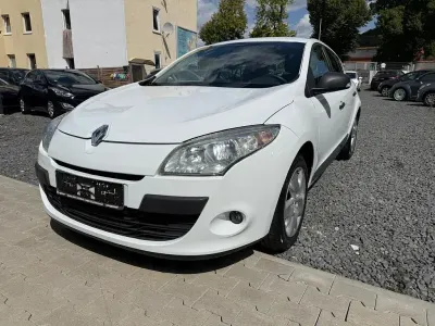 Gebraucht Renault Mégane III 101 PS (74 kW) 2011 Weiß Limousine