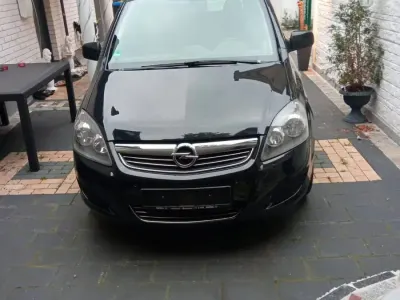 Gebraucht Opel Zafira 110 PS (80 kW) 2013 Schwarz Van / Kleinbus