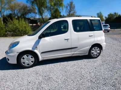 Usata Toyota Yaris 84 CV (61 kW) 2005 Bianco Station wagon