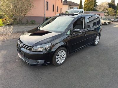 Second-hand VW Touran Style 140 CP (102 kW) 2012 Negru Monovolum