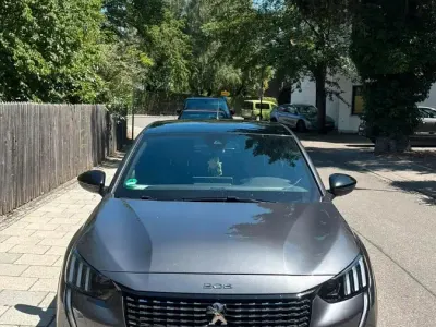 Gebraucht Peugeot 2008 130 PS (95 kW) 2023 Grau SUV
