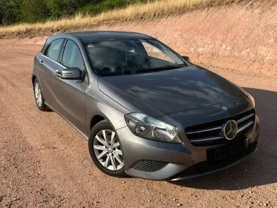 Gebraucht Mercedes A180 Style 122 PS (89 kW) 2014 Grau Kleinwagen