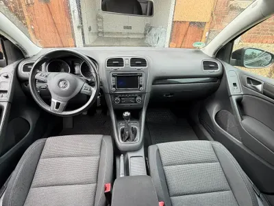 Gebraucht VW Golf VI 105 PS (77 kW) 2010 Schwarz Kleinwagen
