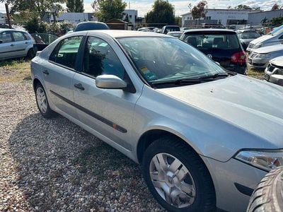 Usado Renault Laguna II 120 HP (88 kW) 2003 Prateado Sedan