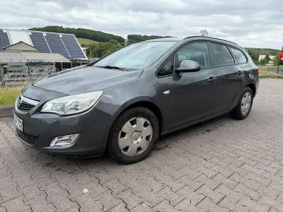 Gebraucht Opel Astra Sport 125 PS (91 kW) 2011 Andere farben Kombi