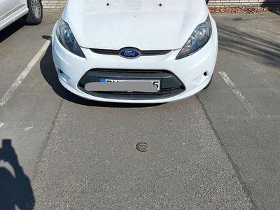 Gebraucht Ford Fiesta Trend 60 PS (44 kW) 2012 Weiß Kleinwagen