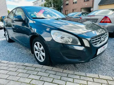 Gebraucht Volvo S60 Kinetic 114 PS (83 kW) 2012 Grau Limousine