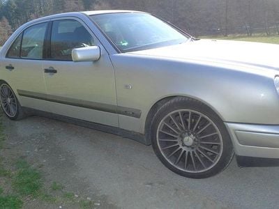 Gebraucht Mercedes E230 Classic 150 PS (110 kW) 1996 Silber Limousine