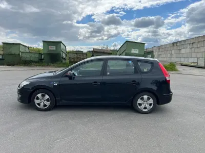 Gebraucht Hyundai i30 109 PS (80 kW) 2011 Schwarz Kombi