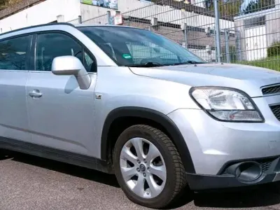 Gebraucht Chevrolet Orlando 140 PS (102 kW) 2012 Silber Van / Kleinbus
