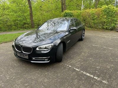 Second-hand BMW 750 Sport Line 381 CP (280 kW) 2012 Negru Berlinǎ