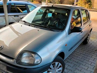 Gebraucht Renault Clio II 75 PS (55 kW) 1999 Silber Kleinwagen