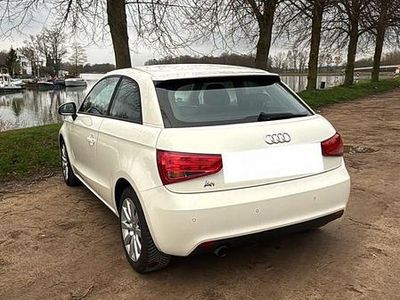 Gebraucht Audi A1 Attraction 86 PS (63 kW) 2012 Weiß Kleinwagen