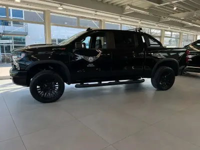 Nowe Chevrolet Silverado 426 KM (313 kW) 2026 Czarny SUV