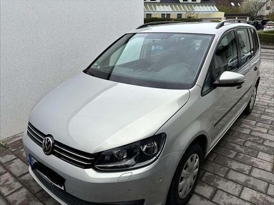 Second-hand VW Touran Trendline 105 CP (77 kW) 2011 Argintiu Monovolum